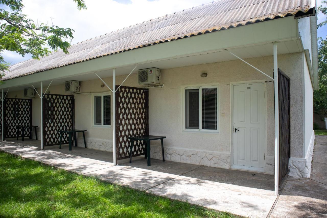 База Відпочинку "Сонячна" Primorskoye Εξωτερικό φωτογραφία